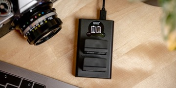 ЗАРЯДНОЕ УСТРОЙСТВО USB С ДВОЙНЫМ ЖК-дисплеем ДЛЯ CANON EOS 4000D/2000D