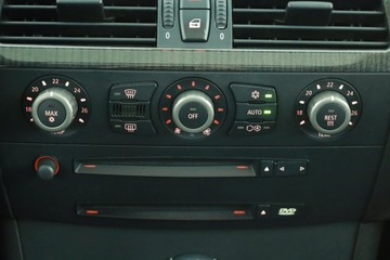 BMW Seria 5 E60 Touring 545 i 333KM 2004 BMW 5 545i, Automat, Skóra, Navi, Xenon, Bi-Xenon, zdjęcie 9