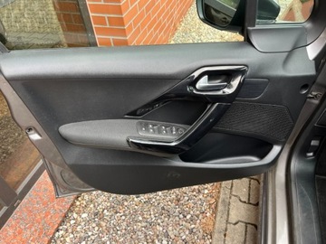 Peugeot 208 I Hatchback 5d Facelifting 1.2 PureTech 82KM 2018 Peugeot 208 1.2 benzyna 83 KM nawigacja LED zarej w PL zadbany zamia, zdjęcie 18