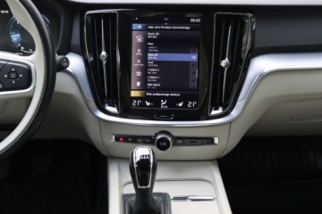 Volvo V60 I Kombi Facelifting 2.0 D3 DRIVE-E 150KM 2018 Volvo V60 D3 2.0, Skóra, Navi, Klima, Klimatronic, zdjęcie 11