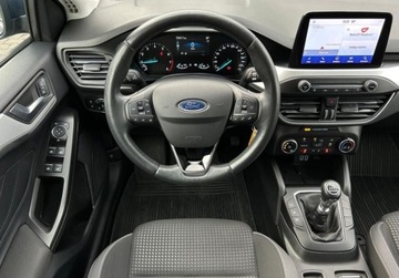 Ford Focus IV Hatchback 1.0 EcoBoost 125KM 2021 Ford Focus Titanium, Tempomat, Kamera, GPS, Podgrzewane fotele kierownica, zdjęcie 5
