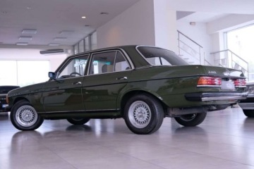 Mercedes W123 Sedan 2.4 D 72KM 1982 Mercedes-Benz W123 2.4 Diesel 72KM, zdjęcie 9