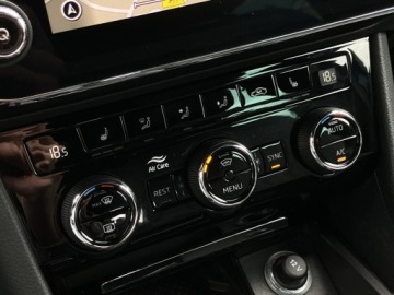 Skoda Superb III Kombi Facelifting 2.0 TDI SCR 150KM 2022 Skoda Superb L&amp;K ! Podgrzewane fotele ! Kamera cof, zdjęcie 19