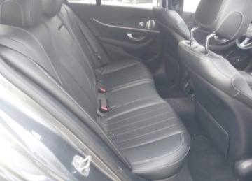 Mercedes Klasa E W213 2018 Mercedes-Benz Klasa E E 300, 4Matic, od ubezpieczalni 2.0 Benzyna 241KM, zdjęcie 10