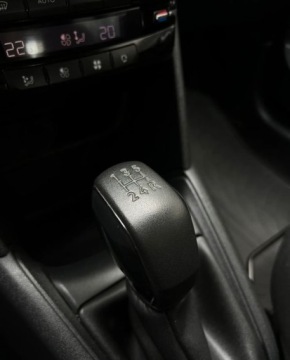 Peugeot 208 I Hatchback 3d 1.2 VTI 82KM 2013 Peugeot 208 Czujniki Parkowania Climatronic Alu Warszawa 1.2 Benzyna 82KM, zdjęcie 18