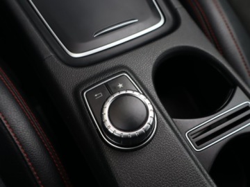 Mercedes GLA I Off-Roader Facelifting 1.6 200 156KM 2018 Mercedes GLA GLA 200, Salon Polska, Serwis ASO, zdjęcie 15