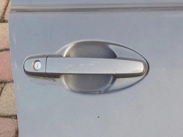 AVENSIS II T25 KLIKA Z DVEŘE PRAVÁ PŘEDNÍ 02-09