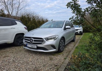 Mercedes Klasa B W247 Sports Tourer 1.3 B180  136KM 2020 Mercedes-Benz Klasa B Mercedes-Benz Klasa B 1.3 Benzyna 136KM, zdjęcie 1