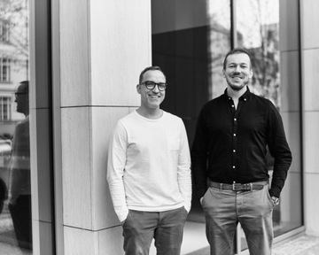 Чашка для яиц Clap Design CUBE с ложкой из дуба