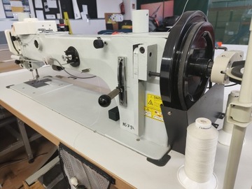 Парусная швейная машина с длинным рукавом