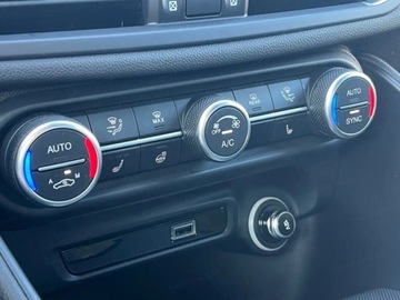 Alfa Romeo Giulia II Sedan Facelifting 2023 2.0 GME Turbo 280KM 2025 ALFA ROMEO Giulia Turbo Veloce Q4 Sedan 2.0 (280KM) 2025, zdjęcie 9