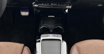 Mercedes CLA C118/X118 Coupe Facelifting 1.3 200 163KM 2025 Mercedes-Benz CLA Od Dealera AMG Line Kamera Czujniki Podgrzewana Kierowni, zdjęcie 18