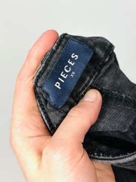 Jeansowe elastyczne spodnie rurki postrzępione XS 34 Pieces