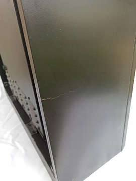 Kominek elektryczny stojący z funkcją grzewczą uszkodzenia obudowy