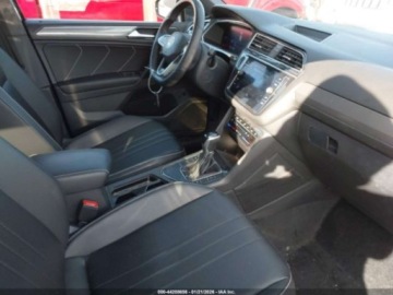 Volkswagen Tiguan II 2022 Volkswagen Tiguan 2022 Volkswagen Tiguan 2.0T SE R-Line Black FWD 2.0 184KM, zdjęcie 9