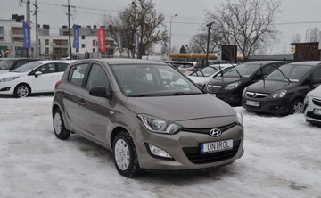 Hyundai i20 I Hatchback 5d Facelifting 1.2 DOHC 85KM 2013 Hyundai i20 LIFT Benzyna 1.2 Klimatyzacja 1.2 Benzyna 85KM, zdjęcie 3