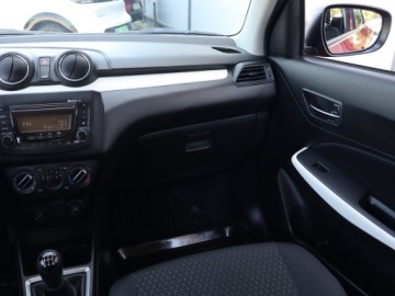 Suzuki Swift VI Hatchback Facelifting 1.2 DualJet SHVS 83KM 2020 Suzuki Swift 1.2, Salon Polska, Serwis ASO, Klima, zdjęcie 7