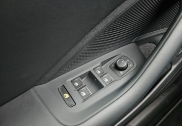 Volkswagen Passat B8 Variant Facelifting 2.0 TDI SCR 150KM 2024 Volkswagen Passat Variant Bogata wersja - Masaze - Virutal Cockpit - Alcan, zdjęcie 20