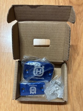 Husqvarna 701 Pokrywy zbiorniczka pompy hamulca i sprzęgła Anoda niebieskie