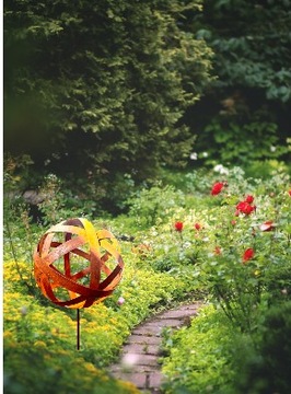 Садовое украшение Шар, деревенское польское украшение, металлический цветочный горшок 20 см.