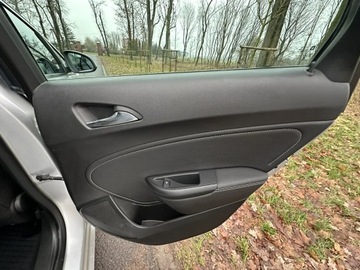 Opel Astra J Sports Tourer Facelifting 2.0 CDTI ECOTEC 165KM 2013 Opel Astra Sport Tourer 2.0 CDTI 165 KM 2013r. Xen, zdjęcie 27