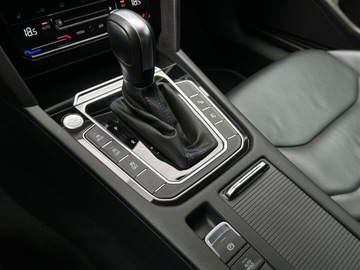 Volkswagen Arteon Shooting Brake R 2.0 TSI 320KM 2022 Volkswagen Arteon 2.0TSI 320KM 4X4 R DSG l DCC, Pa, zdjęcie 18