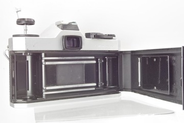 Аналоговый зеркальный фотоаппарат Pentax KM, с дефектом