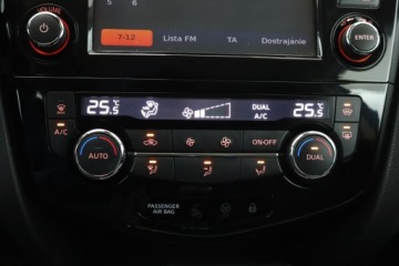 Nissan Qashqai II Crossover 1.6 DIG-T 163KM 2016 Nissan Qashqai 1.6 DIG-T, Salon Polska, zdjęcie 15