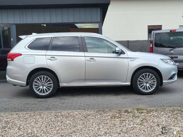 Mitsubishi Outlander III 2019 Mitsubishi Outlander PHEV 224KM 2019r 14TysKm 13.8kWh 4WD Plug-in Stan ide, zdjęcie 4