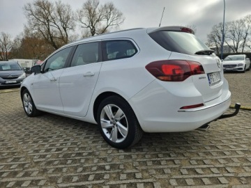 Opel Astra J Sports Tourer 1.4 Turbo ECOTEC 140KM 2012 Opel Astra 1,4 benzyna 140KM zarejestrowany, zdjęcie 2