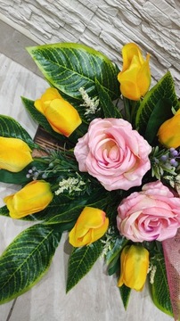 Украшение для пасхального памятника на деревянной основе.