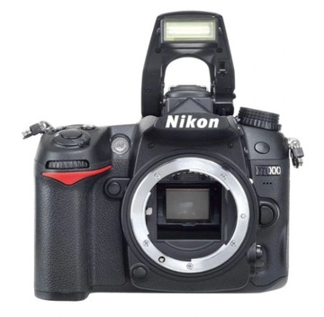 Зеркальная камера Nikon D7000, корпус объектива 18-105 VR