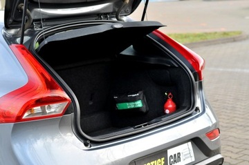 Volvo V40 II Hatchback 2.0 D2 DRIVE-E 120KM 2015 Volvo V40 R-Design Xenon Ledy Digital Alcantara, zdjęcie 17