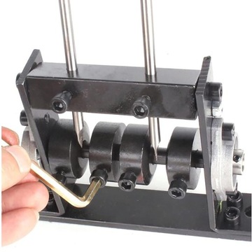 МАШИНА ДЛЯ ОКОРКИ ПРОВОДОВ, УДОБНАЯ В ИСПОЛЬЗОВАНИИ