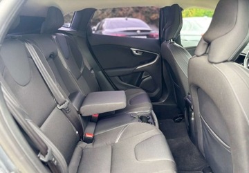 Volvo V40 II Cross Country 2.0 D2 DRIVE-E 120KM 2016 Volvo V40 2016r. 2.0 Diesel 120KM, zdjęcie 19