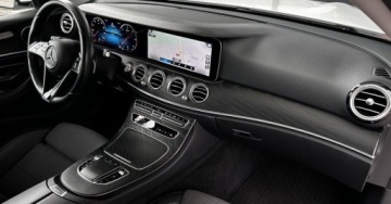 Mercedes Klasa E W213 Limuzyna 2.0 220d 194KM 2020 Mercedes-Benz Klasa E E220 4matic Od dealera Kamera cofania LED Martwe Pole, zdjęcie 24