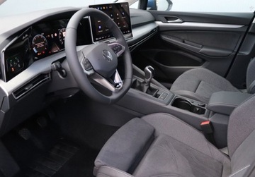 Volkswagen Golf VIII Hatchback Facelifting 1.5 TSI 150KM 2025 Volkswagen Golf tapicerka Art Velours, Pakiet Zimowy, od reki 1.5 150KM, zdjęcie 9