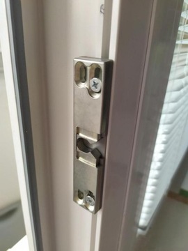 БАЛКОННАЯ ЗАЩЕЛКА ДЛЯ БАЛКОННОЙ ОКНА ДВЕРИ