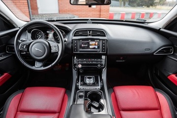 Jaguar XE Sedan 2.0 i4 180KM 2016 Jaguar XE 2.0d 180PS AWD R-Sport 119tys km serwis bezwypadek Gwarancja, zdjęcie 5