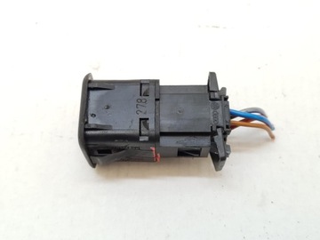 КНОПКА ОТКРЫТИЯ ЗАСЛОНКИ ЗАПРАВОЧНОЙ ЗАПРАВКИ VW GOLF IV