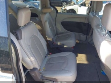 Chrysler Pacifica II 2021 Chrysler Pacifica Touring L, 2021r., 3.6L 3.6 Benzyna 287KM, zdjęcie 9