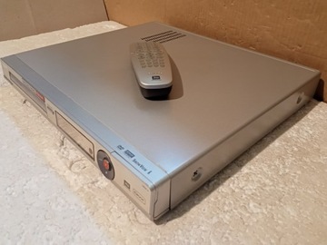 PHILIPS DVDR3380 с пультом дистанционного управления.