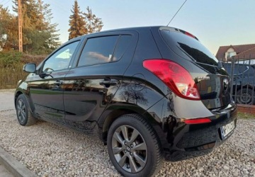 Hyundai i20 I Hatchback 5d Facelifting 1.4 CVVT 100KM 2014 Hyundai i20 2014 1.4 Benzyna 100KM Automatyczna skrzynia biegów, zdjęcie 4
