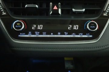 Toyota Corolla XII Sedan 1.8 Hybrid 122KM 2019 Toyota Corolla 1.8 Hybrid, Salon Polska, zdjęcie 13