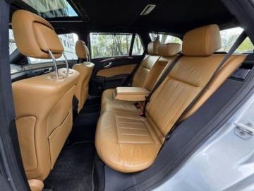 Mercedes Klasa E W212 Kombi 350 4MATIC 272KM 2011 MERCEDES E 350 4MATIC, V6 3.5l 272KM Przebieg: 194,588km Dokumentacja, zdjęcie 20