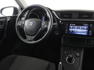 Toyota Auris II Hatchback 5d Facelifting 1.8 Hybrid 136KM 2017 Toyota Auris navi kamera grzane fotele tempomat, zdjęcie 15