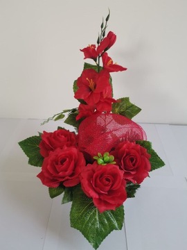 Украшение могилы кладбищенская композиция цветы букет