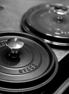 Staub - Сковорода чугунная 30 см, черная, круглая