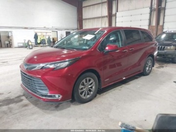 Toyota Sienna III 2021 Toyota Sienna 2021 XLE 2.5 Hybryda 189KM, zdjęcie 2