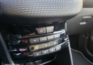 Peugeot 2008 I SUV Facelifting 1.2 PureTech 110KM 2016 Peugeot 2008 Automat 110KM Allure Bezwypadkowy Parktronic, zdjęcie 19
